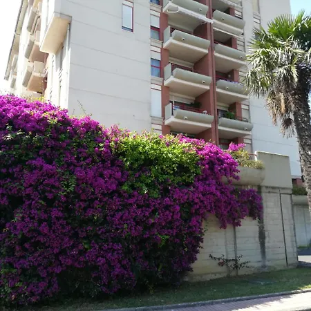아파트 Apartamento Menendez Pelayo 카스트로우르디알레스